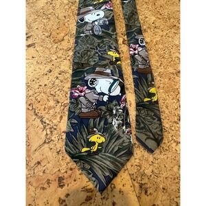 Peanuts Charlie Brown Safari Photographer Snoopy Woodstock jungle 100% silk tie